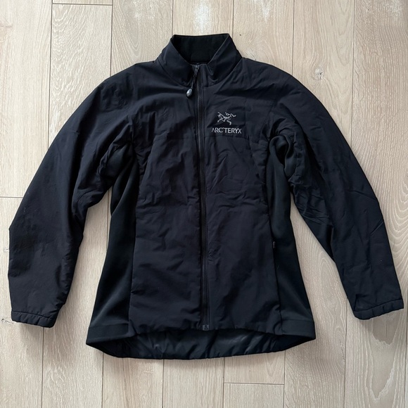 Arc'teryx Jackets & Blazers - Arc'teryx Insulated Light Weight Jacket in Black Women’s